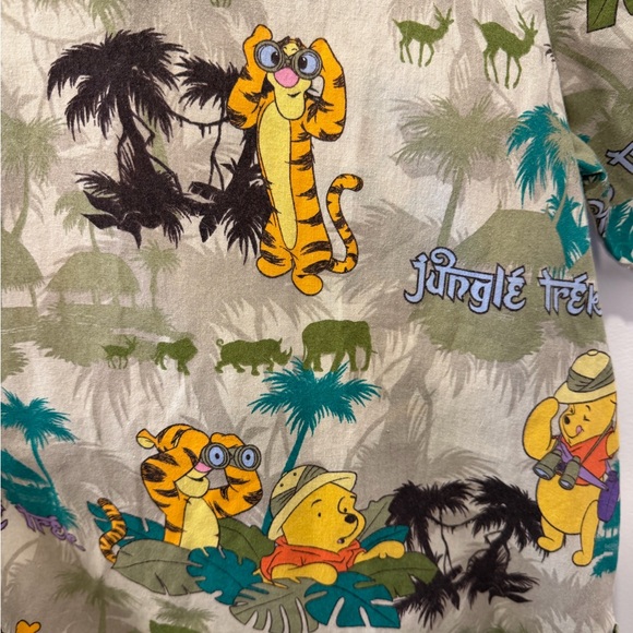 VINTAGE DISNEY Winnie the Pooh Jungle Trek Scrubs Top - Picture 4 of 4